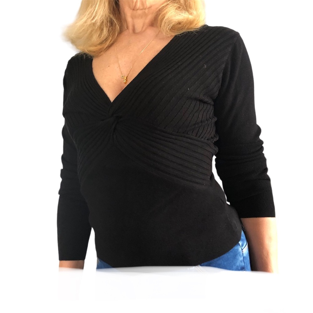 Bandilino black low v-neck knit sweater size small cable on bodice to add shape